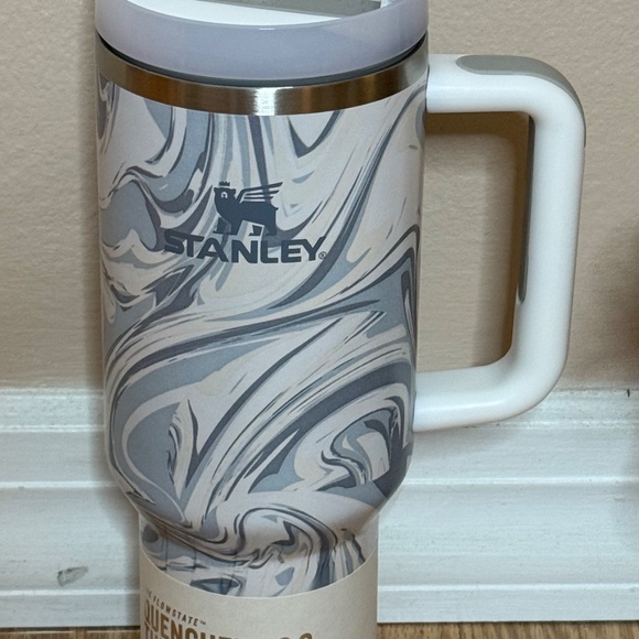 Stanley Cup White Marble 40 Oz Flowstate Tumbler H2.0 The Quencher - Picture 7 of 10